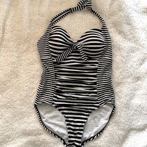 Striped retro look swimsuit